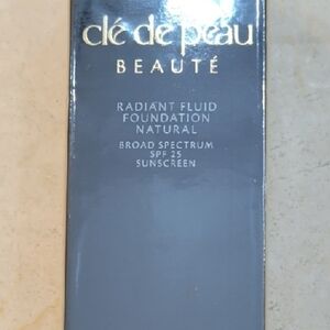 Radiant Fluid Foundation Natural